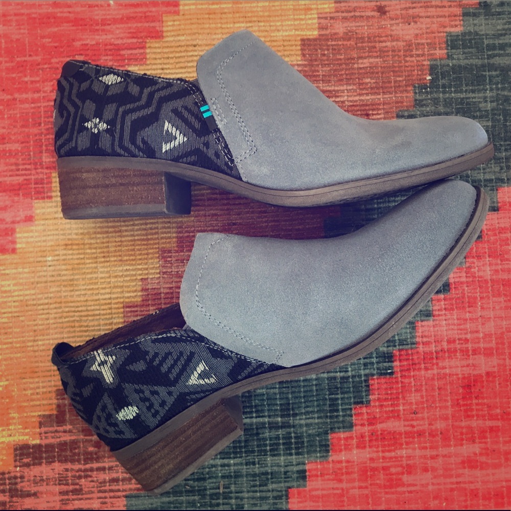 NEW Tom’s Shayra Ankle Booties in Gray/Silver